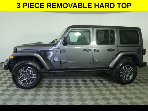Used 2025 Jeep Wrangler Unlimited Sahara AWD/4WD image 5
