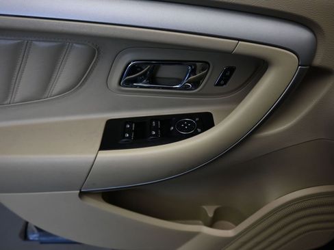 Used 2017 Ford Taurus SE image 10