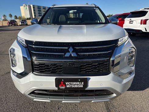 New 2025 Mitsubishi Outlander SEL image 2