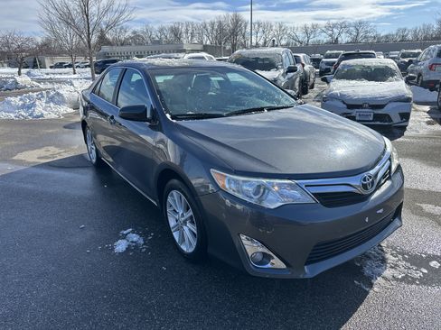 Used 2012 Toyota Camry XLE image 2