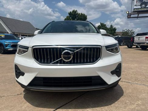 Used 2024 Volvo XC40 B5 Plus AWD/4WD image 2