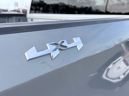 Used 2025 GMC Sierra 1500 SLT image 9