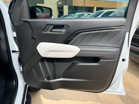 Used 2024 GMC Canyon AT4X AWD/4WD image 12