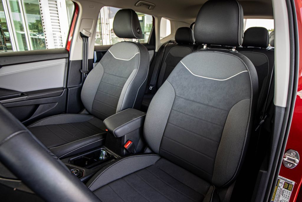 Certified 2024 Volkswagen Taos SE AWD/4WD image 23
