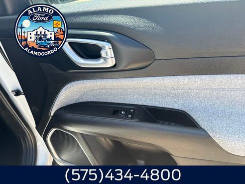 Used 2024 Jeep Compass Latitude image 23