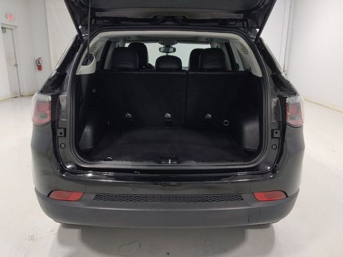 Used 2018 Jeep Compass Latitude w/ Popular Equipment Group AWD/4WD image 29