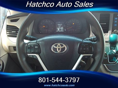 Used 2016 Toyota Sienna LE FWD image 17