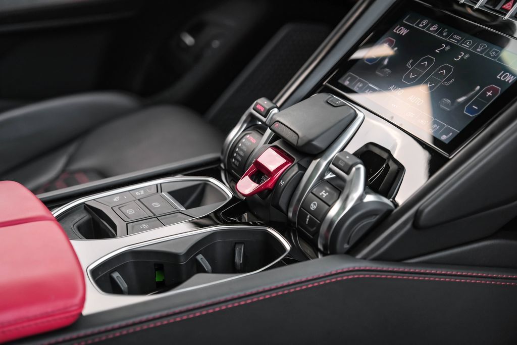 Used 2022 Lamborghini Urus AWD/4WD image 26