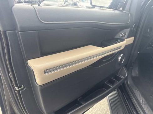 Used 2024 Ford Expedition Limited AWD/4WD image 19