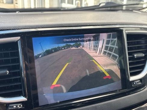 Used 2021 Chrysler Pacifica Touring-L FWD image 15