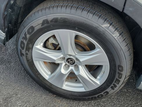 Used 2021 Toyota Highlander L FWD image 10