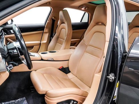 Used 2017 Porsche Panamera image 16
