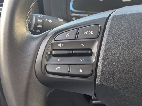 Used 2025 Hyundai Venue SEL image 26