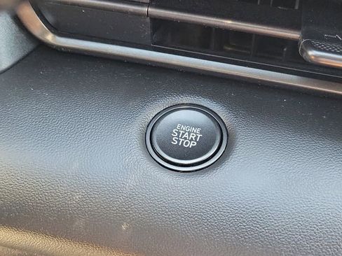 Certified 2025 Hyundai Elantra SEL FWD image 10
