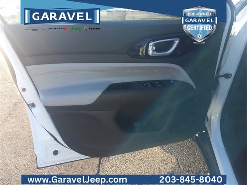 Used 2025 Jeep Compass Limited image 20