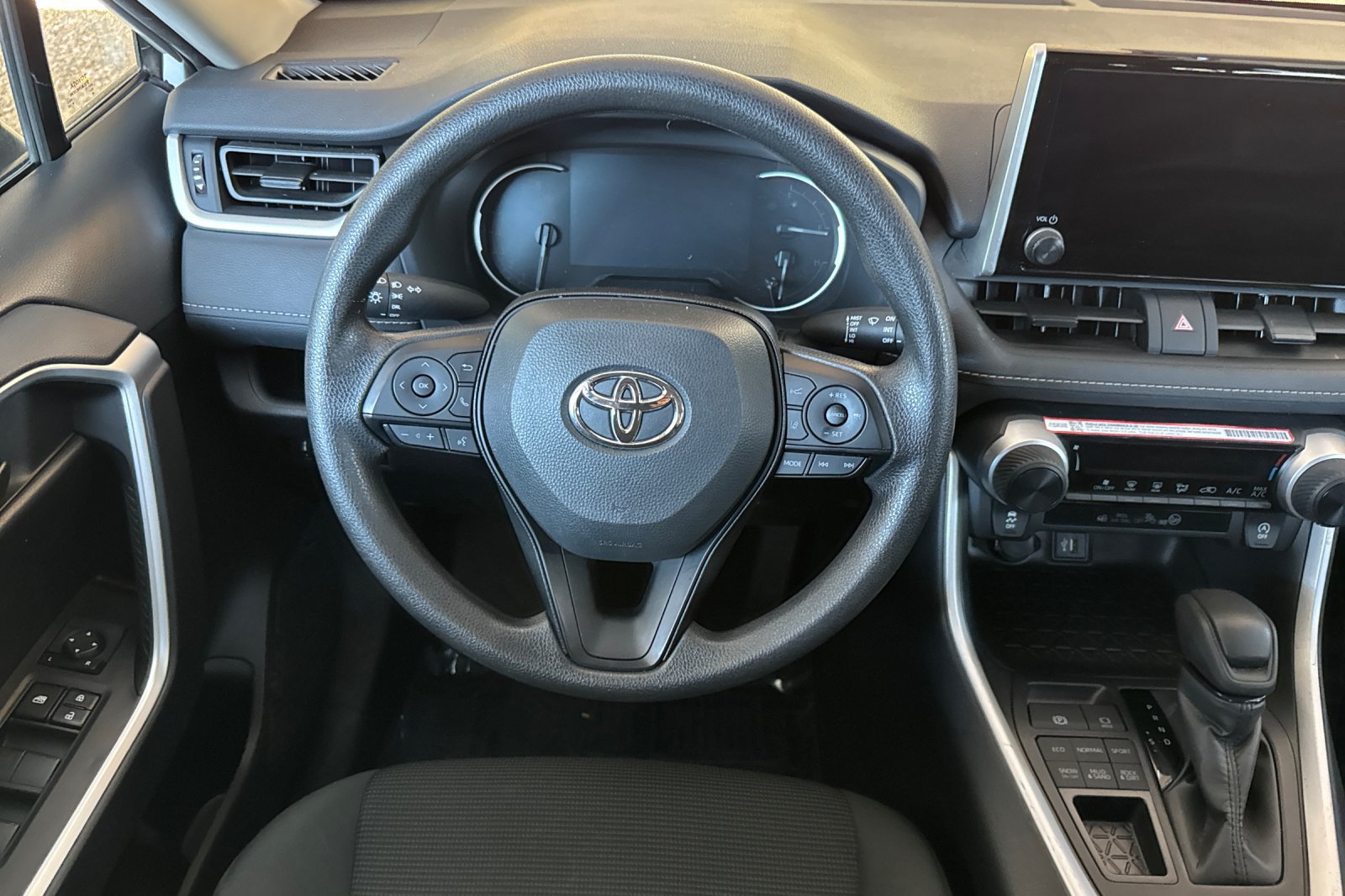 Certified 2025 Toyota RAV4 LE AWD/4WD image 18