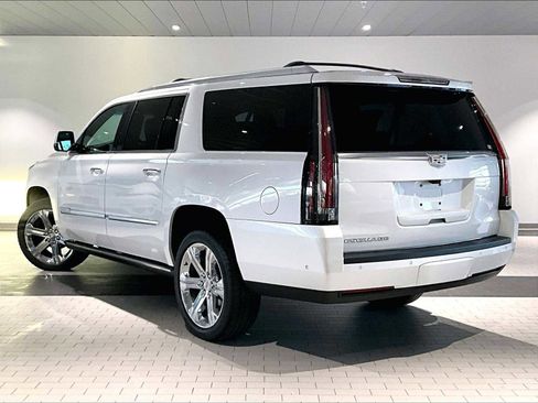 Used 2018 Cadillac Escalade ESV Platinum image 3