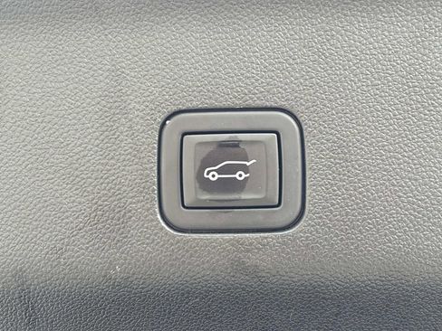 Used 2024 Chevrolet Tahoe LT image 18