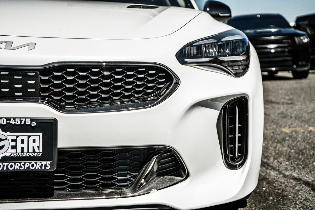 Used 2022 Kia Stinger GT1 AWD/4WD image 9