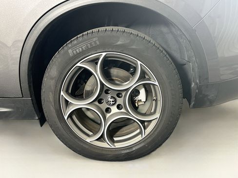 Used 2023 Alfa Romeo Stelvio Sprint image 11