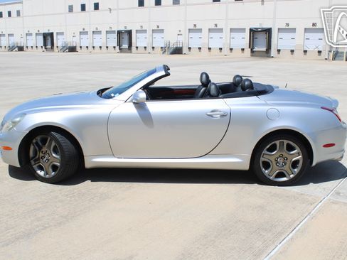 Used 2006 Lexus SC 430 Convertible RWD image 2