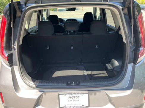 Used 2025 Kia Soul LX w/ LX Technology Package FWD image 29