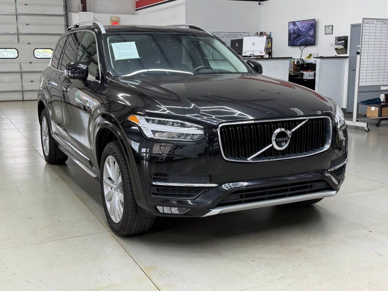 Used 2018 Volvo XC90 T6 Momentum w/ Convenience Package AWD/4WD image 1
