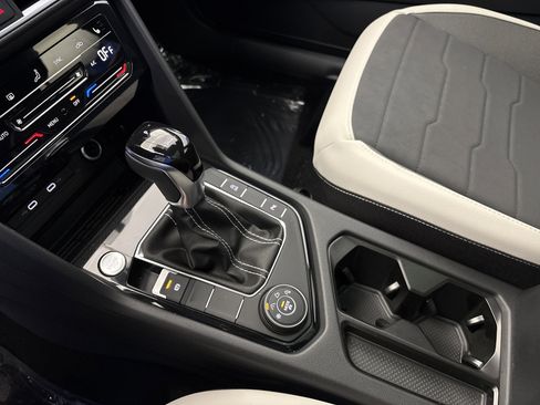 New 2026 Volkswagen Taos SE image 21