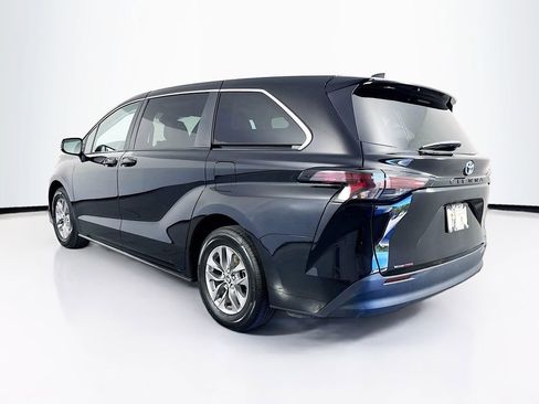 Used 2024 Toyota Sienna LE image 7
