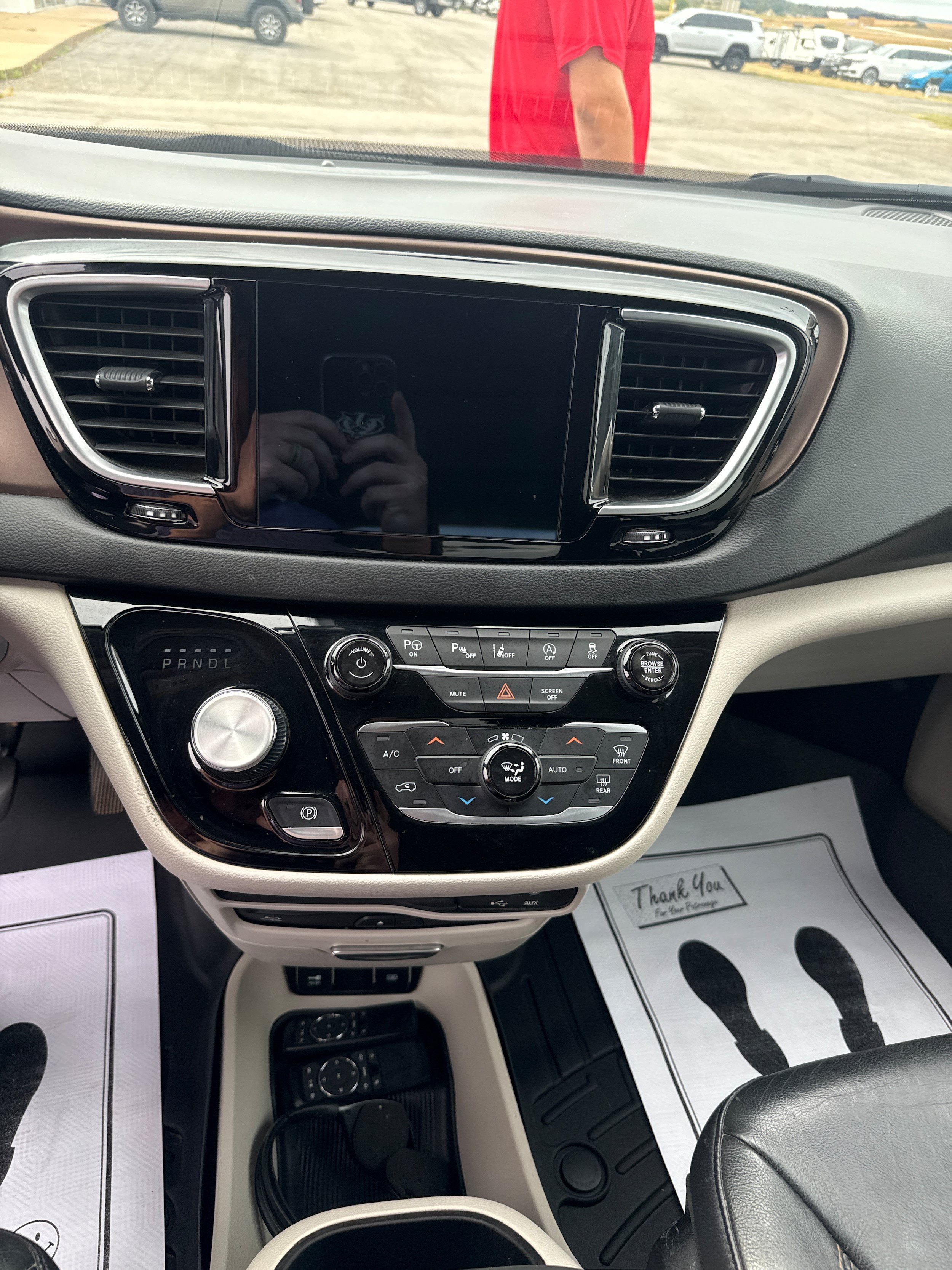 Used 2018 Chrysler Pacifica Touring-L Plus w/ Advanced Safetytec Group FWD image 4