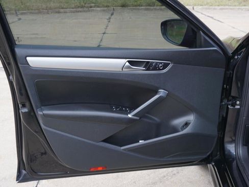 Used 2019 Volkswagen Passat 2.0T Wolfsburg image 13