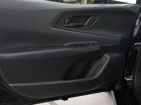 Used 2025 Toyota Prius LE image 17