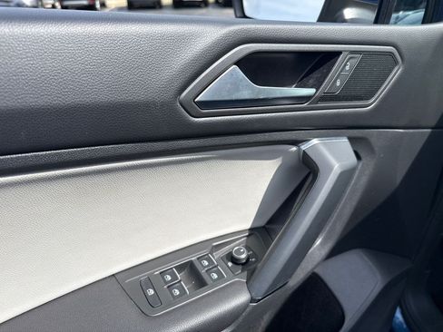Used 2019 Volkswagen Tiguan SE AWD/4WD image 18