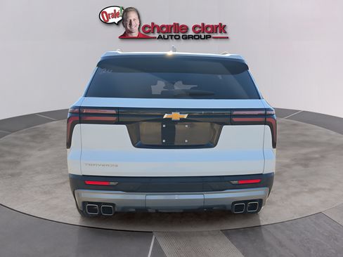 Used 2026 Chevrolet Traverse LT FWD image 4