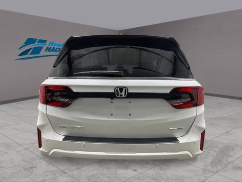 New 2026 Honda Odyssey Touring image 4