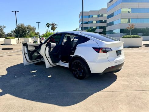 Used 2021 Tesla Model Y 2WD image 36
