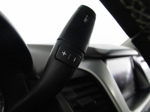 Used 2018 GMC Yukon SLE w/ SLE Value Package image 29