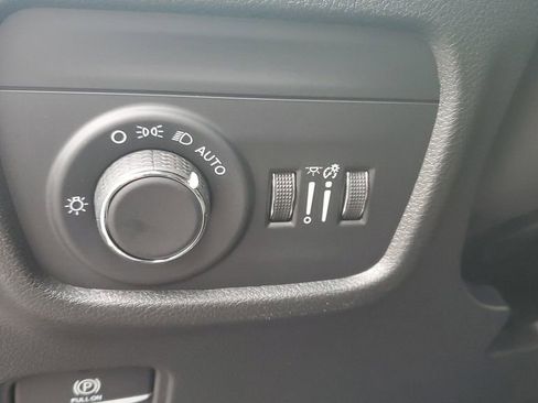 New 2025 Jeep Grand Cherokee Altitude image 24