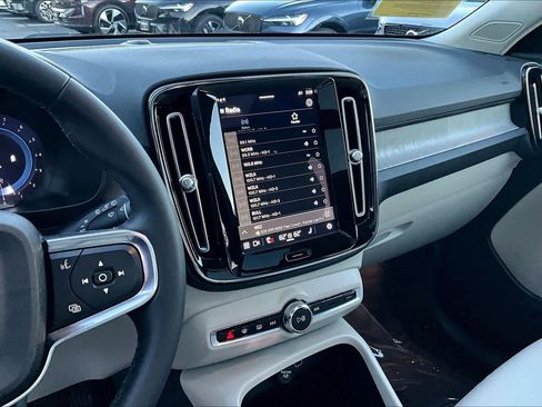 Certified 2023 Volvo XC40 B5 Plus w/ Protection Package Premier image 6