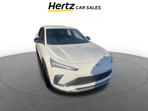 Used 2025 Buick Envista Sport Touring image 1