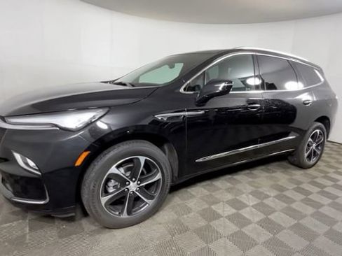 Used 2022 Buick Enclave Essence w/ Sport Touring Edition FWD image 10