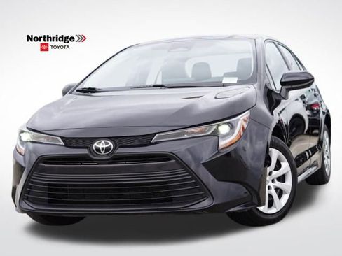 Used 2023 Toyota Corolla LE image 1