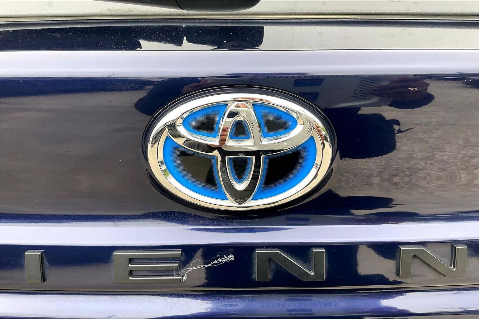 Used 2025 Toyota Sienna XLE FWD image 30