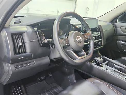 Certified 2023 Nissan Pathfinder SL w/ Black Appearance Package FWD image 10