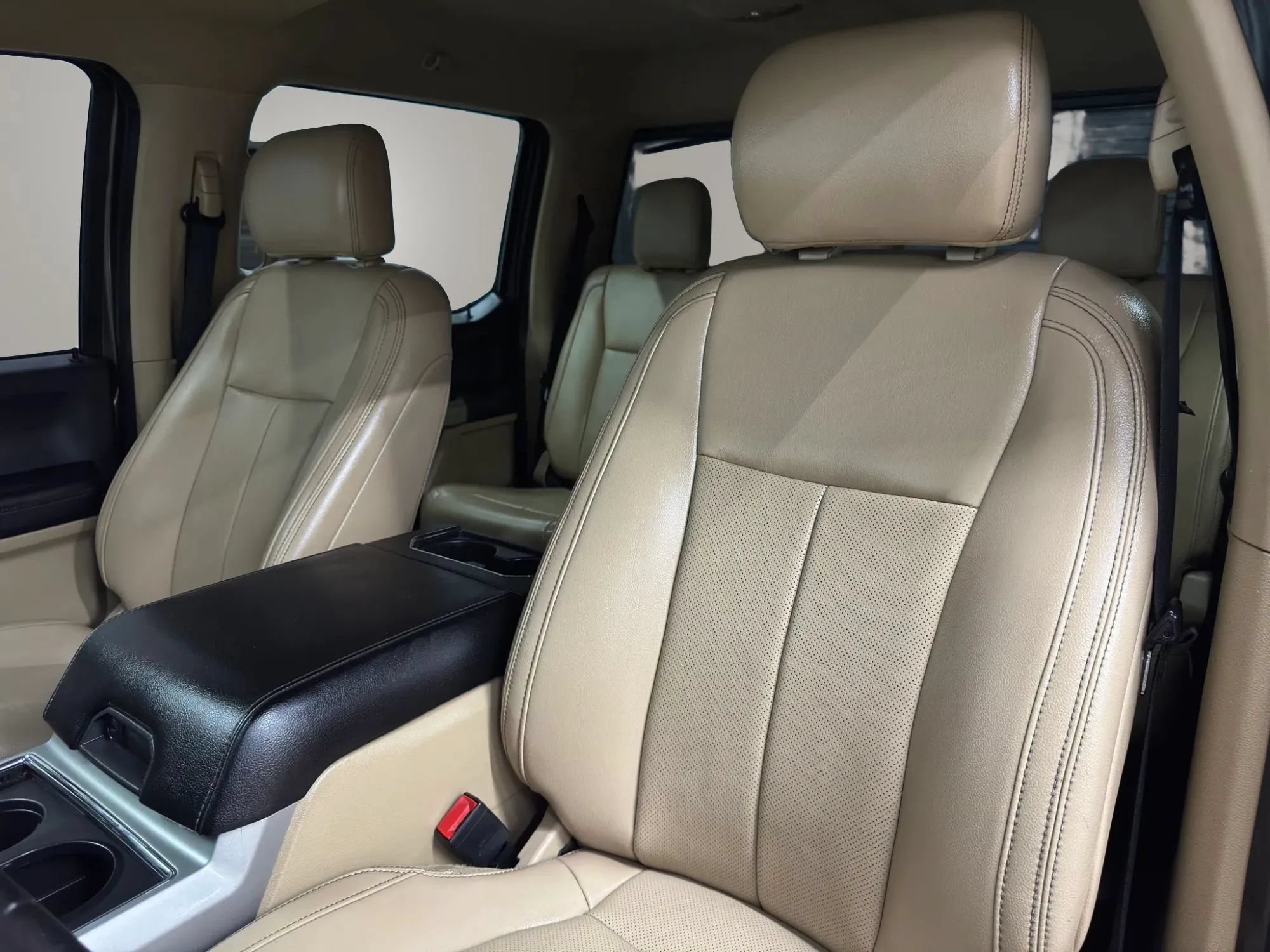 Used 2021 Ford F250 Lariat w/ Lariat Value Package AWD/4WD image 11