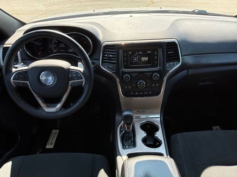 Used 2017 Jeep Grand Cherokee Laredo AWD/4WD image 30