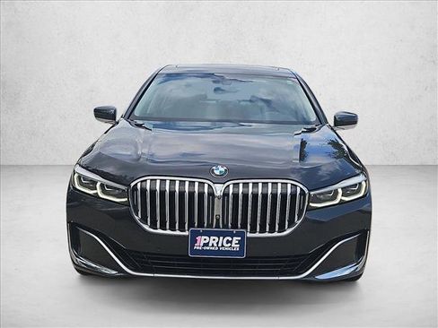 Used 2022 BMW 740i w/ Premium Package image 2