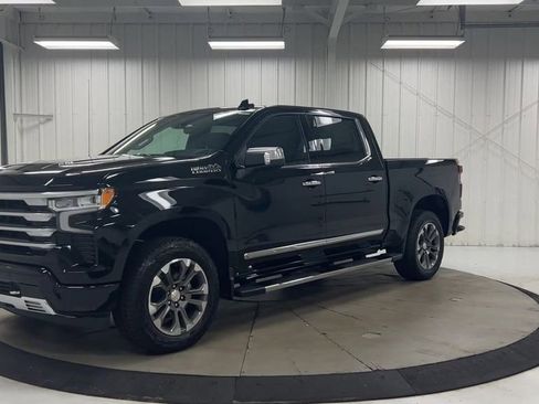 Used 2023 Chevrolet Silverado 1500 High Country w/ Technology Package AWD/4WD image 4