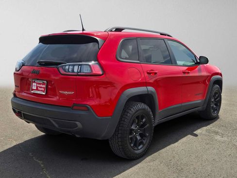 Used 2019 Jeep Cherokee Trailhawk w/ Comfort/Convenience Group AWD/4WD image 3