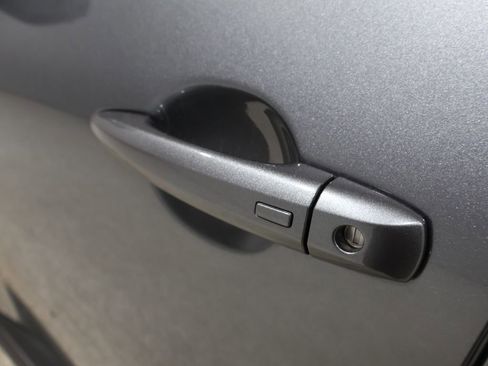 Used 2023 Nissan Rogue SV image 9